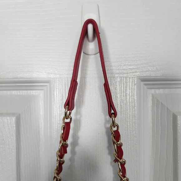 Badgley Mischka Red Quilted Leather Shoulder Bag with Chain Detail - Picture 8 of 9